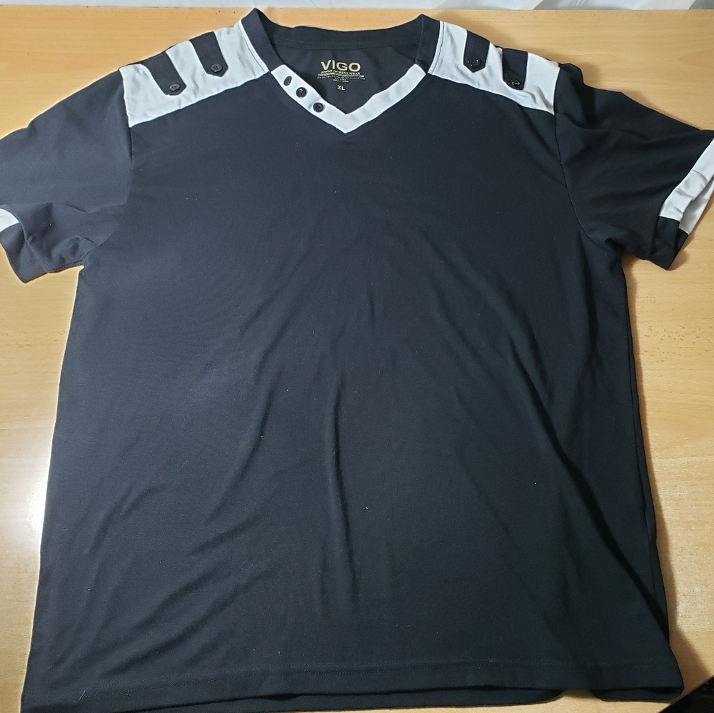 VIGO - V-Neck Shirt - Mens XL - Black & White-NWOT